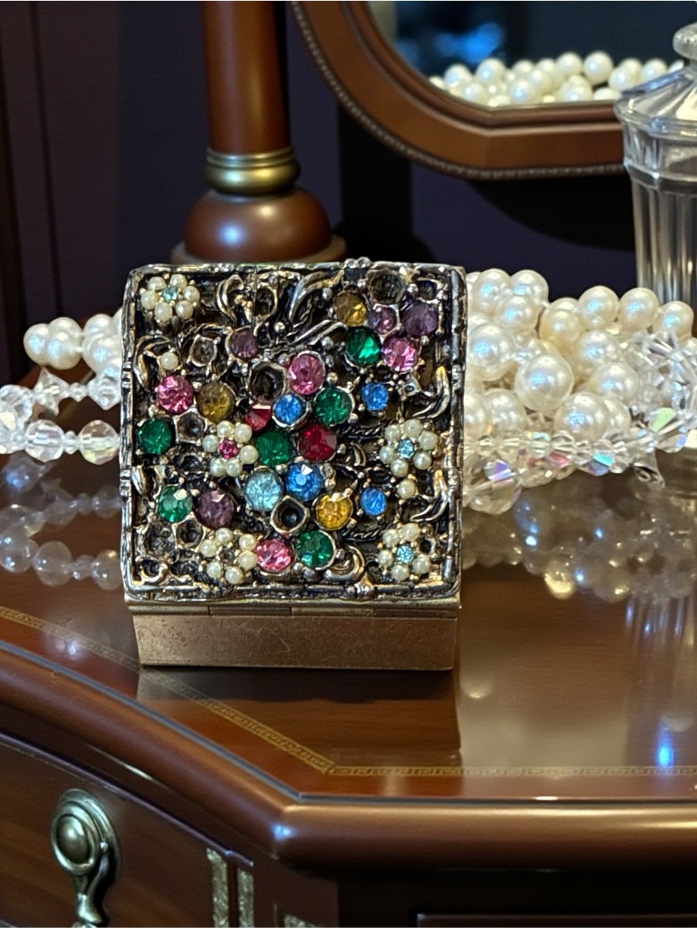 Vintage Dorset 5th Ave Jewel Encrusted Powder Compact - Picture 1 of 15